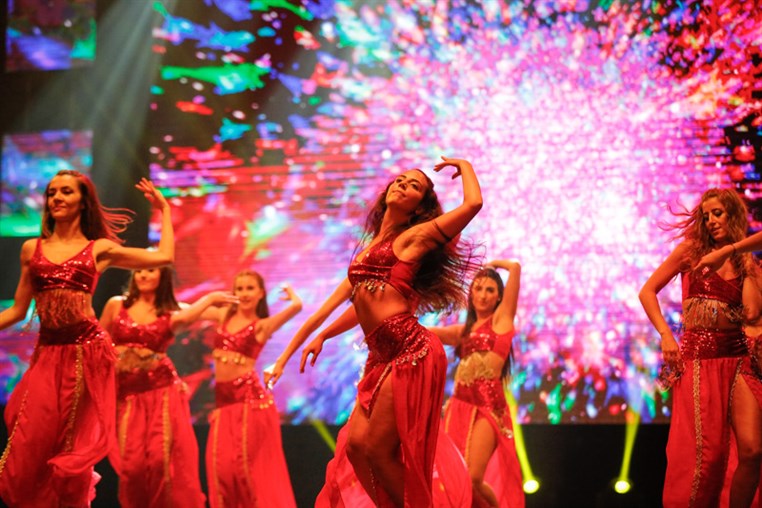 Tribe Dance Hold Your Dream 
